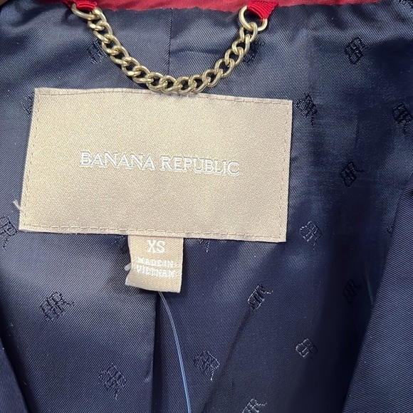 Banana Republic Rain Jacket, SZ XS, PTP 18”, Length 30.5”, lined. (T6) - Picture 6 of 13